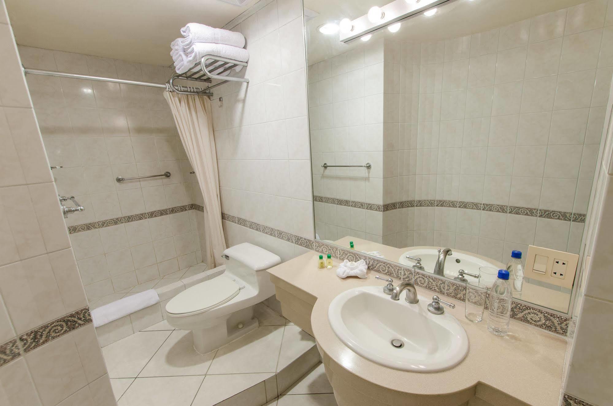 גוויאקיל Apart Hotel Kennedy מראה חיצוני תמונה